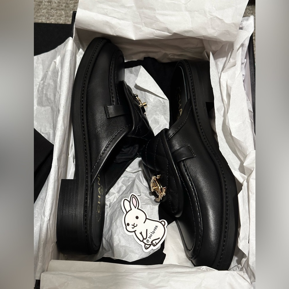 Chanel Shoes Loafers Black Quilted 25C Turnlock Mules Slides 37.5C EU NIB - Picture 9 of 11